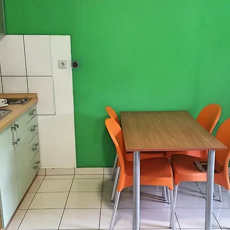 Colorful Family In Appartamento