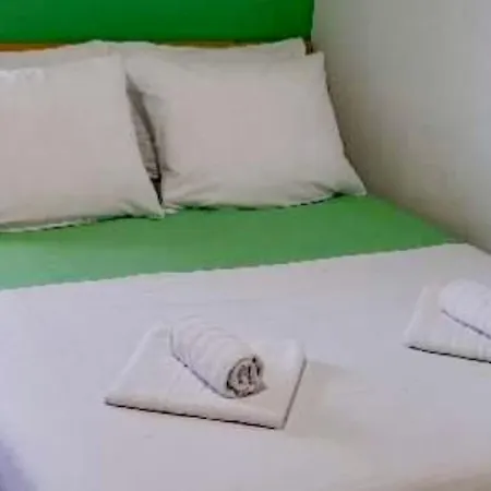 Colorful Family In Appartamento *