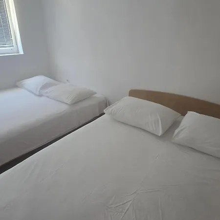 Colorful Family In Appartamento *